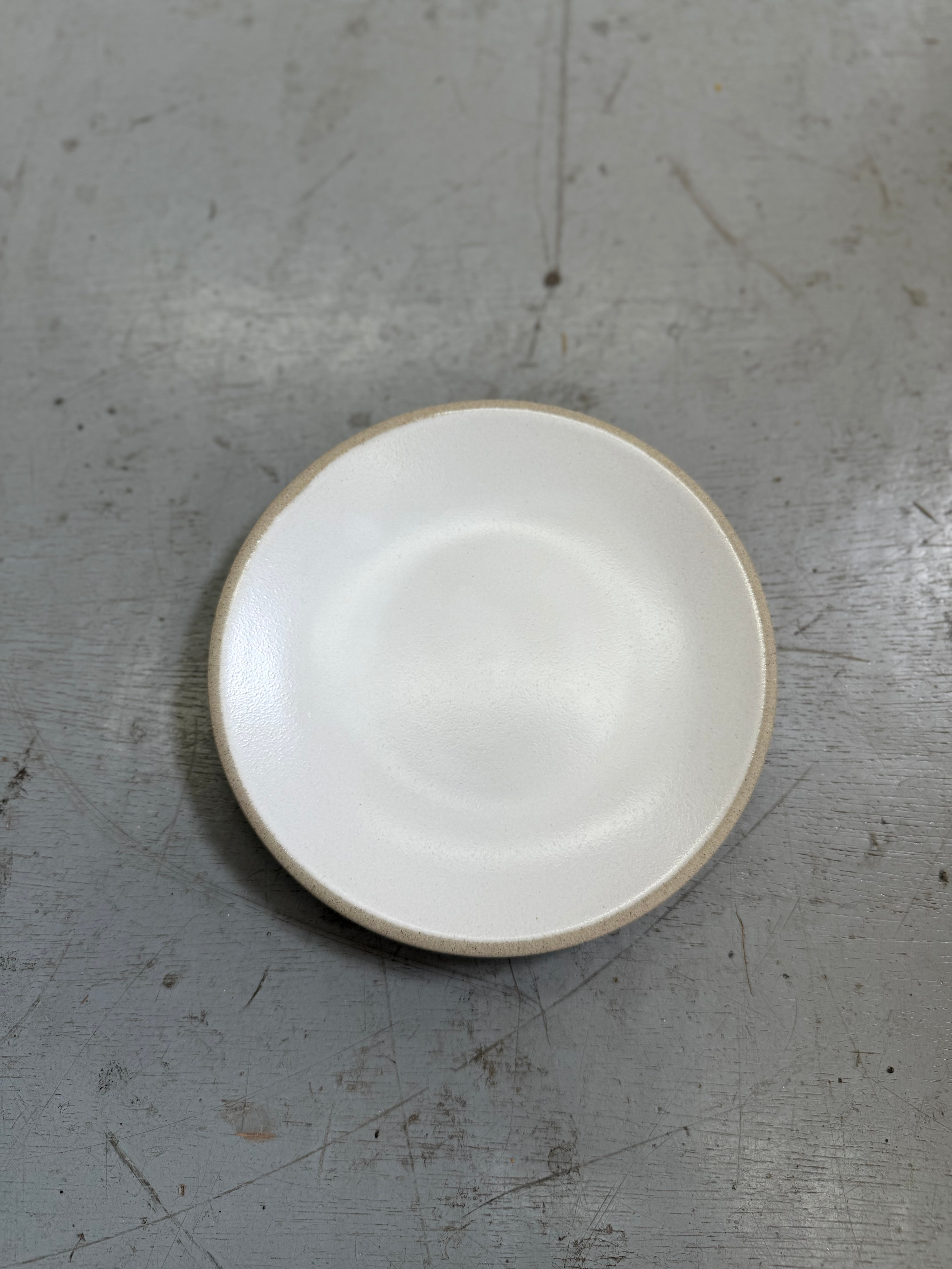 Stoneware Coupe Plate – 9" (White Matte Glaze, Raw Edge)
